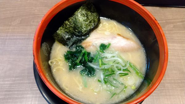 「赤坂ラーメン（塩とんこつ）780円」@赤坂ラーメン 赤坂本店の写真
