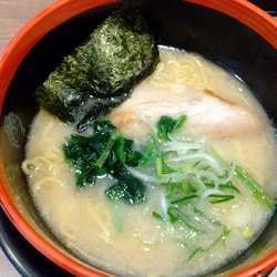 赤坂ラーメン（塩とんこつ）780円