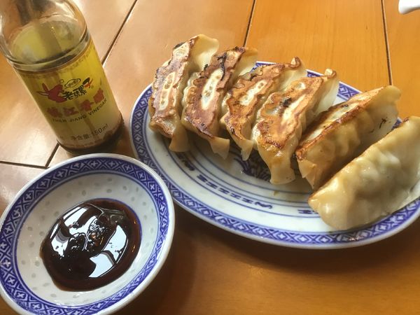 「餃子400円(クーポンで無料)正油ラーメン730円」@中国ラーメン 揚州商人 アクロスプラザ柏大山台店の写真