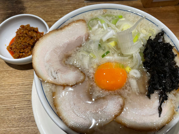 「特製塩バラそば＋背脂」@玉 バラそば屋 中野店の写真