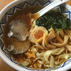 正油ラーメン730円(餃子400円がクーポンで無料)
