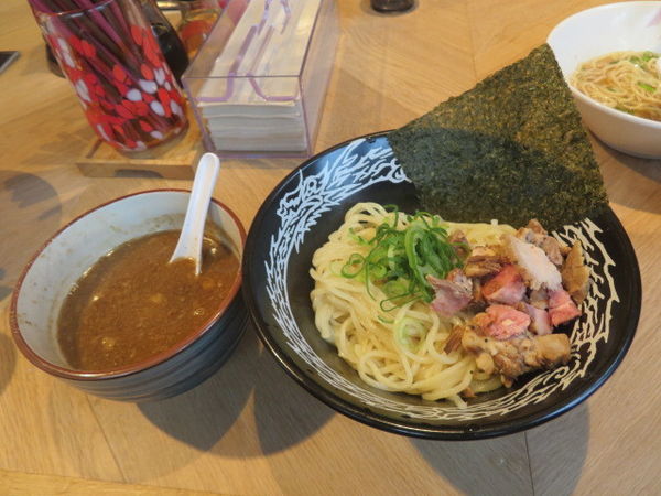 「濃厚魚貝つけ麺　880円」@伊藤商店の写真