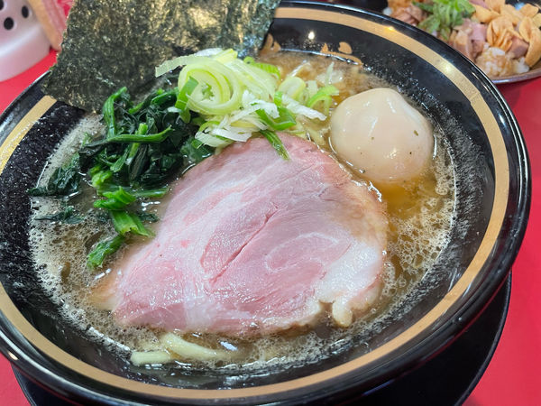 「【限定】蟹豚＋半賄い飯」@家系ラーメン とらきち家の写真