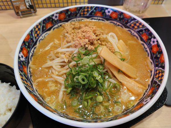 「そぼろ味噌らーめん（税込605円）＋小ライス（税込110円）」@五穀味噌らーめん 味噌屋蔵之介 朝霞田島店の写真