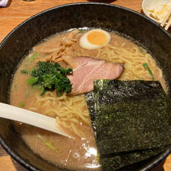 ラーメン（麺大盛、税抜き770円）
