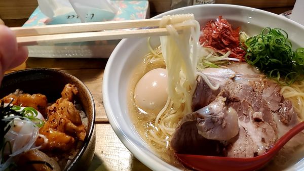 「エビ塩ラーメン(￥700)」@シェアカフェ 長後食堂 ラーメン倉家の写真