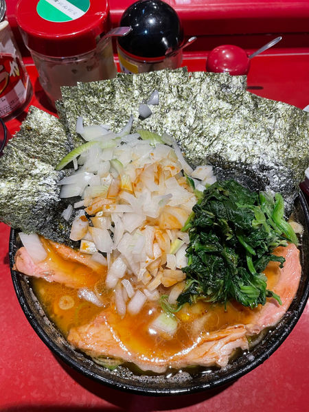 「チャーシュー麺中盛り　玉ねぎ　海苔　チャーシュー３枚増し」@厚木家の写真