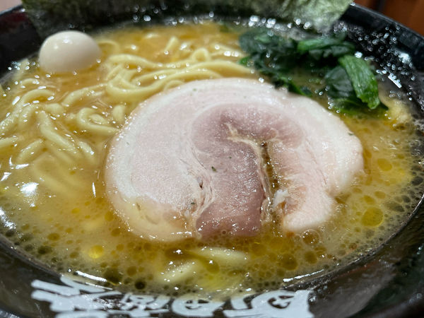 「ラーメン＋餃子」@町田商店 由比ヶ浜店の写真