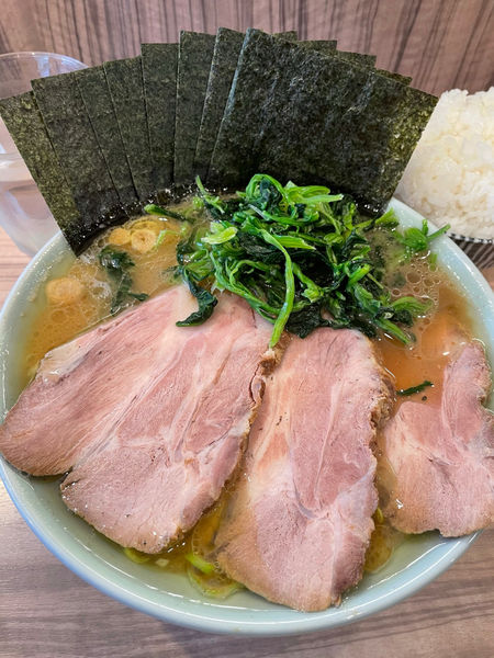 「ラーメン中盛り　チャーシュー　海苔　ライス」@ラーメン 清水家の写真