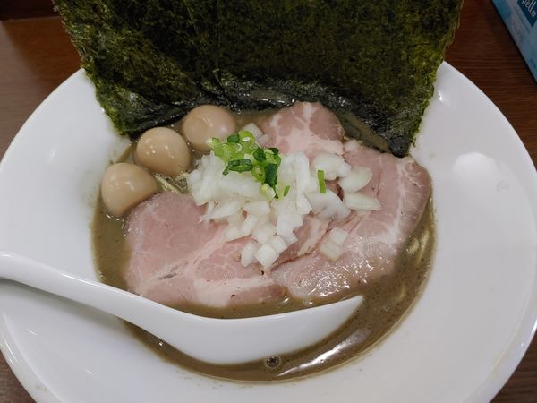 「濃厚煮干　うずら　のり」@煮干し中華そば 魚魚の写真