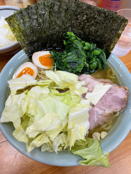 「中盛りチャーシュー　小ライス　海苔玉」@捲り家の写真