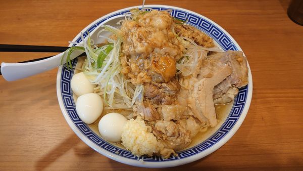 「特製ラーメン 並 950円」@びんびん豚 坂戸店の写真