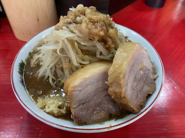 「ラーメン　ミニ　豚一枚　玉ねぎ　アブラ　ニンニク　野菜ちょいマシ」@鷹の目 川口店の写真