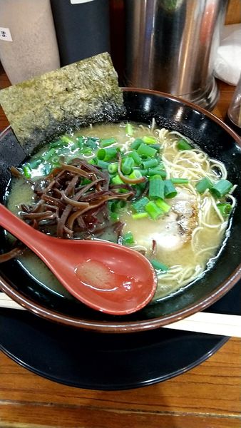 「ラーメン　ふつう」@博多長浜らーめん ぼたんの写真