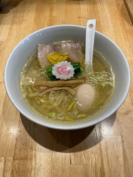 「味玉手打塩そば」@とら食堂 福岡分店の写真