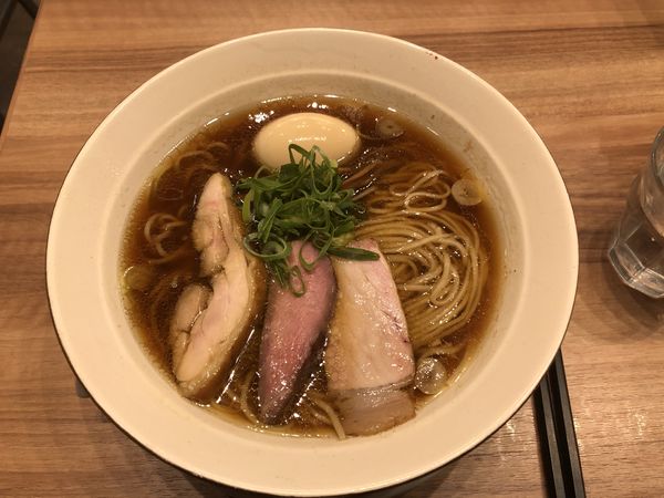 「醤油ラーメン＋味玉」@麺処 ほん田 秋葉原本店の写真