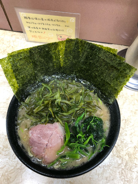 「茎わかめラーメン＋のり　1000円」@川崎家 榎町店の写真