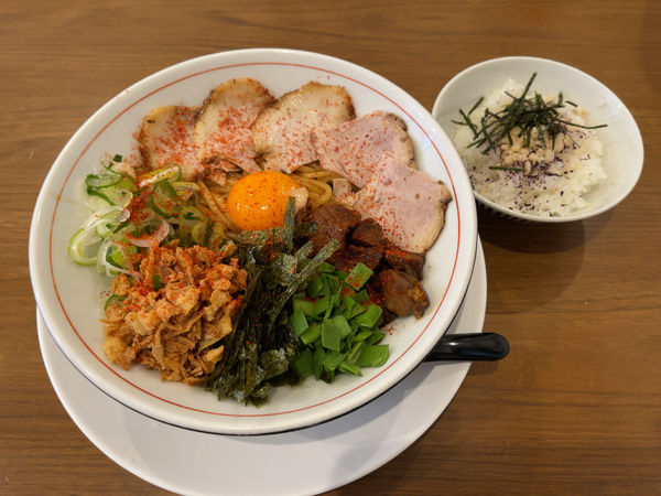 「油そば（980円）シメご飯付」@麺や いちころの写真