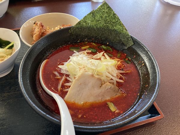 「牛骨辛らーめん【4辛】」@らーめんごうの写真