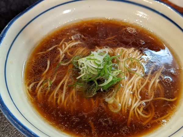 「突発限定醤油らぁめん」@烈志笑魚油 麺香房 三くの写真