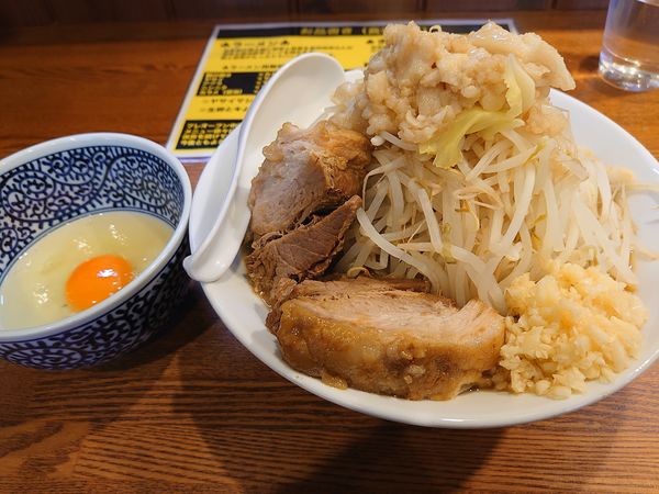 「ラーメン300g ヤサイニンニクアブラ 生卵」@ラーメンまぜそば 黄ぶた伝説の写真