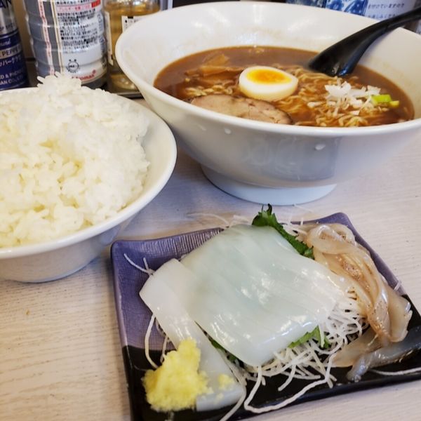 「本日のランチ🅰️店長の釣ったヤリイカ刺身ライス」@笑顔の写真