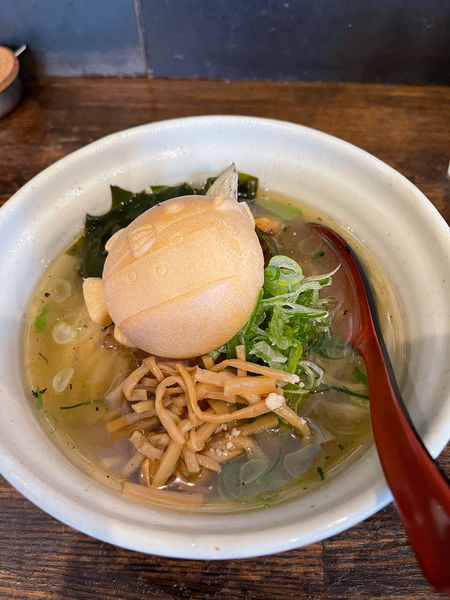 「【限定】河豚の白醤油らーめん」@麺場voyageの写真