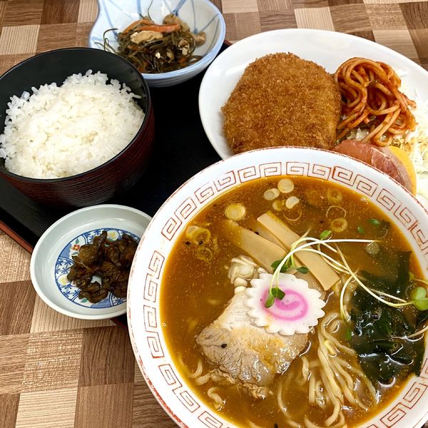 「日替わりランチ（味噌ラーメン・とりメンチカツ）」@お食事処 かねまさの写真