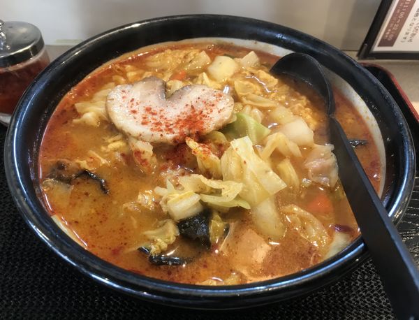 「ゴジラらーめん（平麺/中辛）￥924」@北京らーめんの写真