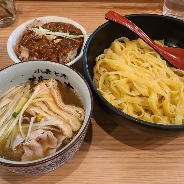 「コクまろ塩(麺少なめ)¥900+ミニ生姜カリーテール丼¥300」@小麦と肉 桃の木の写真