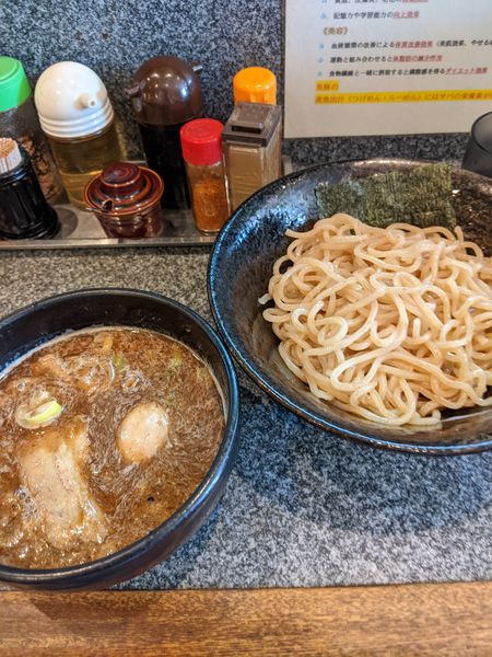 「煮魚出汁つけ麺（ランチサービス味玉）」@つけめん 美豚 小作店の写真
