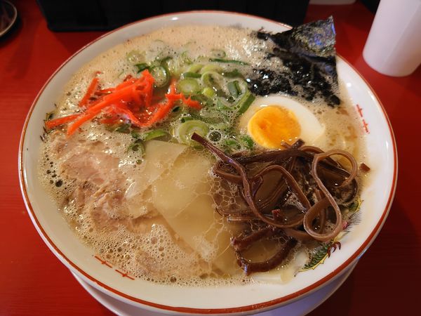 「ラーメン750円＋替玉100円」@中洲屋台 長浜ラーメン 初代 健太の写真