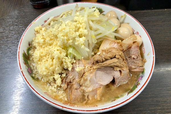 「ラーメン750円+うずら100円」@ラーメン二郎 川越店の写真