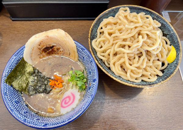 「黒つけ麺（930円）」@つけ麺 まるぶしの写真