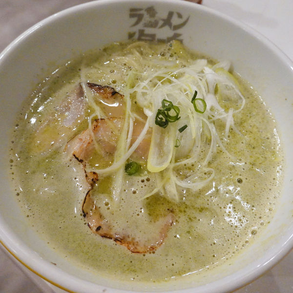 「ラーメンジェノバ 840円」@ラーメン海鳴 福岡空港店の写真