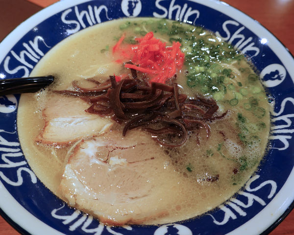 「博多ShinShinらーめん 700円」@博多ラーメン ShinShin 博多デイトス店の写真