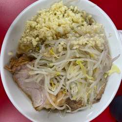 小ぶた麺少なめ野菜ニンニク増し