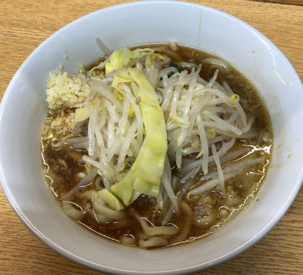 「ラーメン 780円　麺半分 ヤサイ少な目にんにく」@ラーメン二郎 環七新新代田店の写真