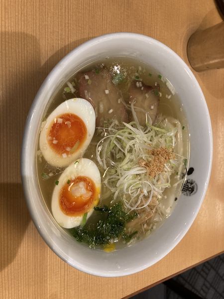「塩ラーメンひるがお盛り 1150円」@塩専門 ひるがお 東京駅店の写真