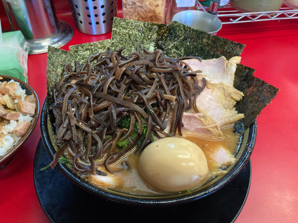 「チャーシュー麺5枚 海苔キクラゲ味玉」@柏 王道家の写真