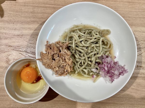 「日本酒→ 肉にぼにぼちーの＋生卵 →グラスワイン赤→ 替え玉」@煮干し Noodles Nibo Nibo Cinoの写真