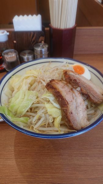 「醤油豚骨ラーメン 大盛  全マシ」@らーめん勇の写真