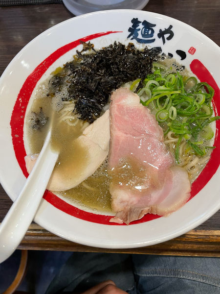 「追い煮干しそば　限定蟹味噌和え玉」@麺や でこの写真