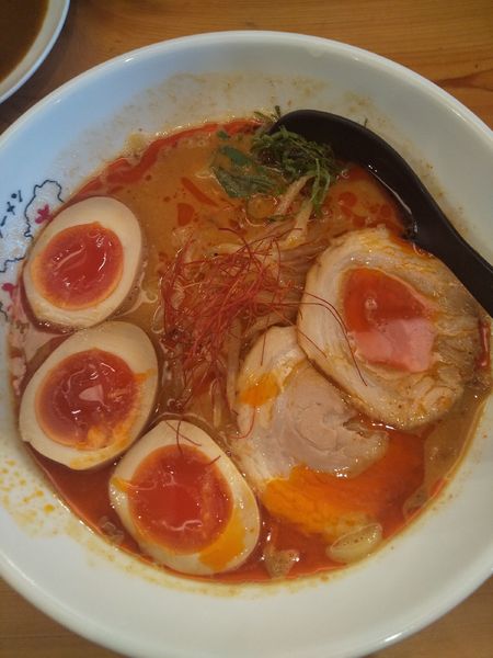 「辛味噌とんこつ（味玉付き）」@春日井ラーメン 楽喜 本店の写真