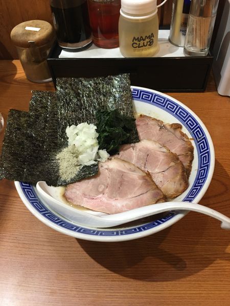 「豚骨煮干ラーメン　クーポンで700円」@常勝軒 伊勢崎総本店の写真