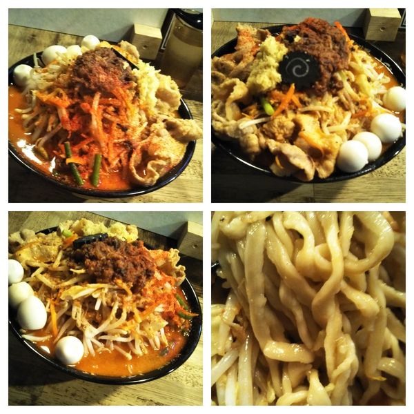「味噌らーめん大盛り（やさい、しょうが、みそあぶら）+うずら」@旨辛味噌らーめん ぼんずの写真