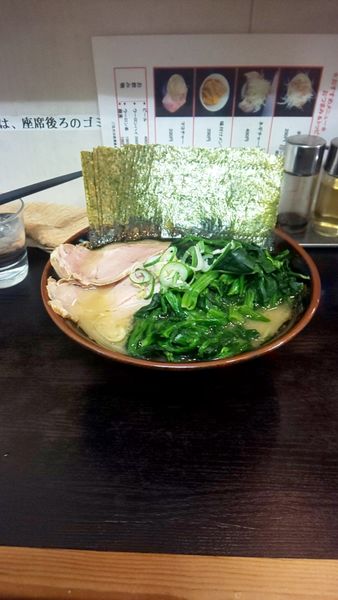 「中ラーメン、海苔、ホウレン草」@雷家の写真