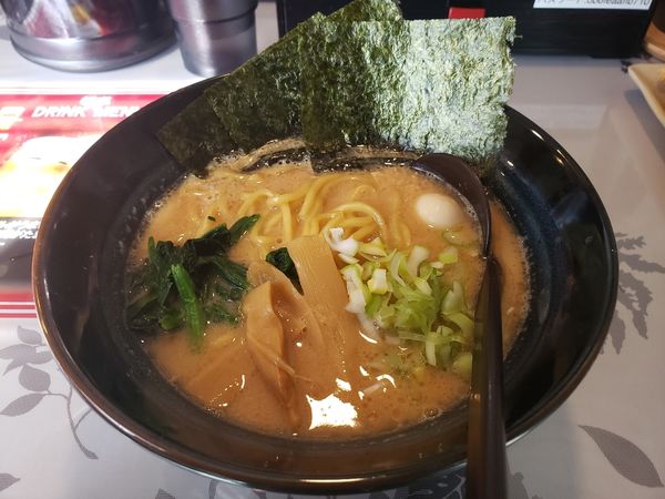 「醤油豚骨（硬、普、脂少」@横浜家系ラーメン 福家の写真