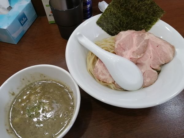 「煮干の昆布水つけ麺(濃厚煮干)＋肉飯」@煮干し中華そば 魚魚の写真