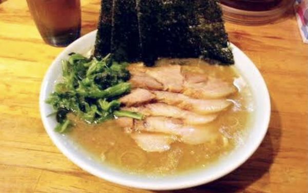 「チャーシュー麺(濃いめ多めカタメ)」@洞くつ家の写真